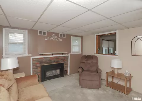 2218 9th St, Silvis, IL 61282 photo 5