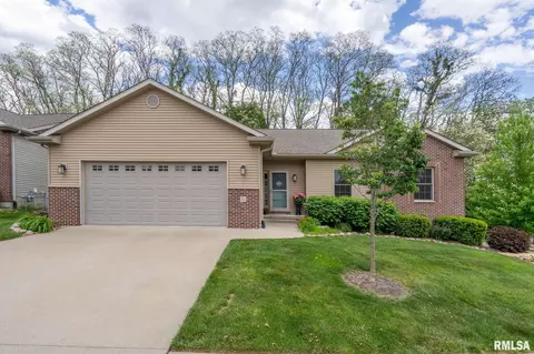 11 Musket Ct, Le Claire, IA 52753