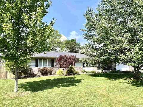 118 W 19th Ave, Coal Valley, IL 61240