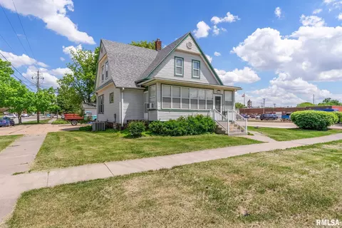 110 NW 3rd Ave, Aledo, IL 61231