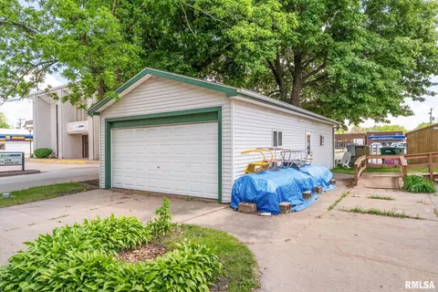 110 NW 3rd Ave, Aledo, IL 61231 photo 3