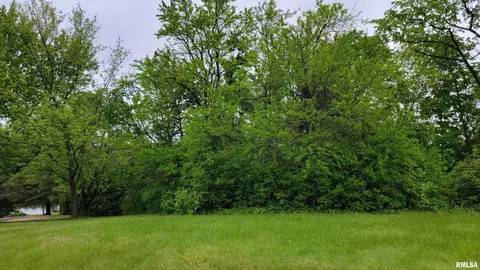 132 Glenview Dr, Sherrard, IL 61281