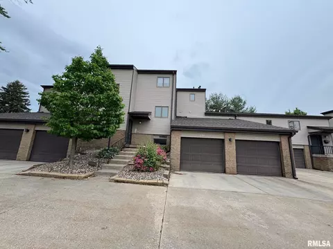 3143 4th St, Moline, IL 61265