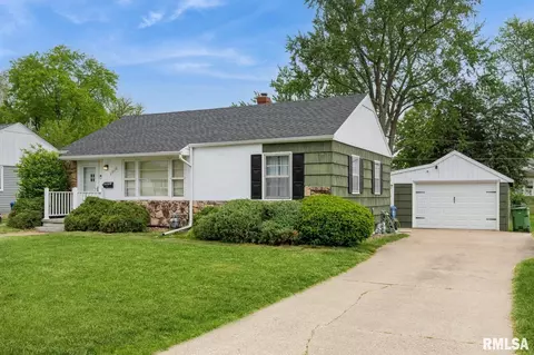 1016 13th Ave S, Clinton, IA 52732