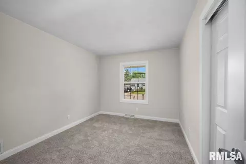 504 N 5th Pl, Eldridge, IA 52748 photo 16