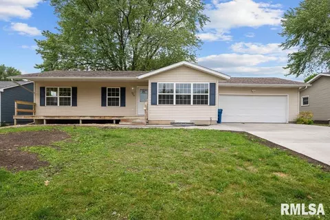 504 N 5th Pl, Eldridge, IA 52748