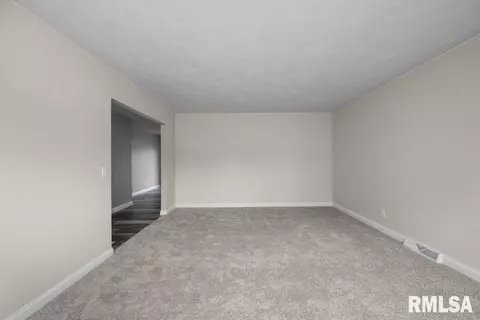 504 N 5th Pl, Eldridge, IA 52748 photo 11