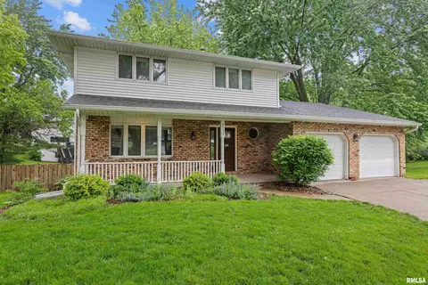 2535 E Dale Ct, Bettendorf, IA 52722