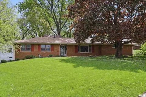 2521 Jersey Ridge Rd, Davenport, IA 52803