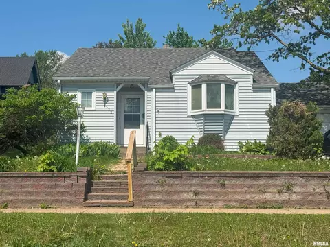 1522 N 4th St, Clinton, IA 52732