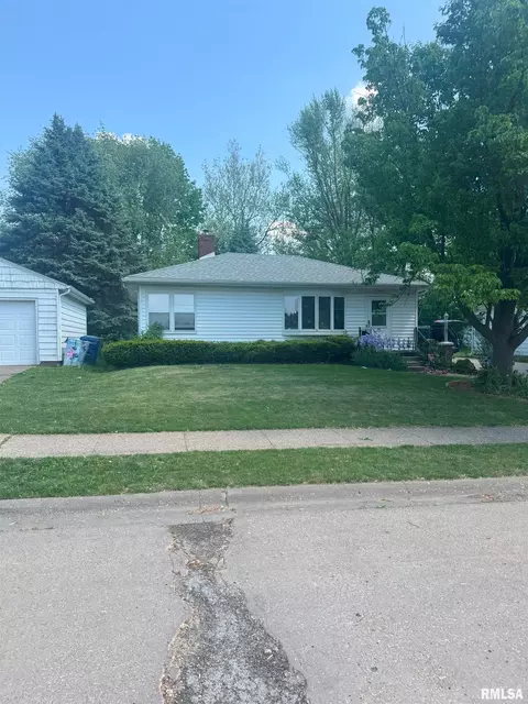 514 15th Ave N, Clinton, IA 52732