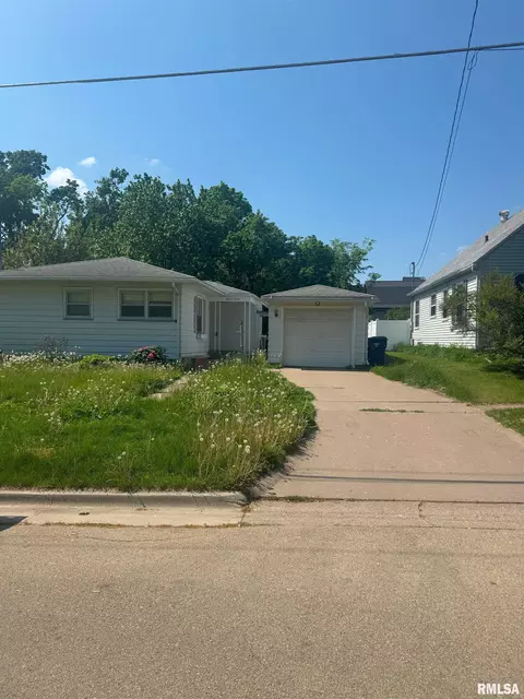 407 16th Ave N, Clinton, IA 52732