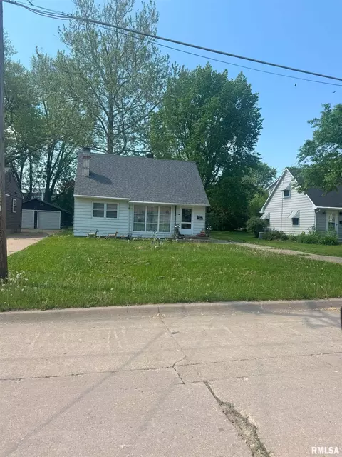 515 16th Ave N, Clinton, IA 52732