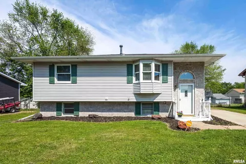 1413 N Pioneer St, Davenport, IA 52804