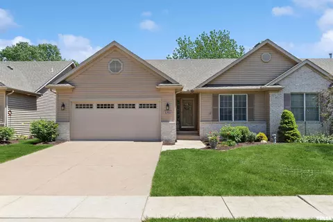 1361 Pinnacle Pines Ct, Bettendorf, IA 52722