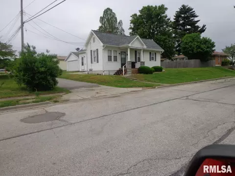 1119 N 25th St, Quincy, IL 62301