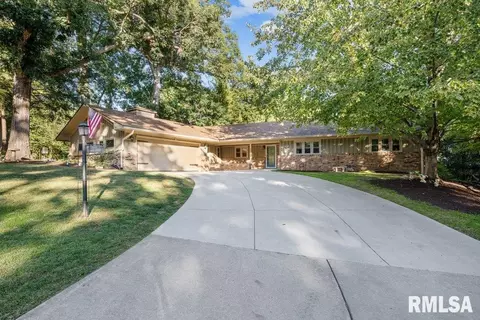 3235 29th Avenue Ct, Rock Island, IL 61201