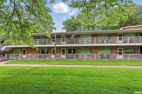 1104 Kimberly Rd, Bettendorf, IA 52722