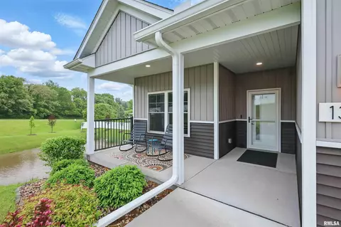 1327 Heights Ct, Bettendorf, IA 52722
