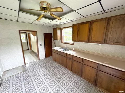 116 W 13th St, Kewanee, IL 61443 photo 5