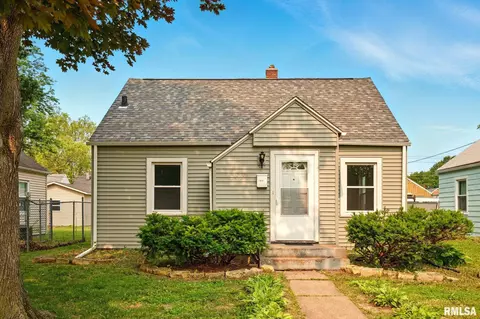 2121 4th St, Moline, IL 61265