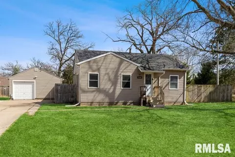 4340 8th St, East Moline, IL 61244