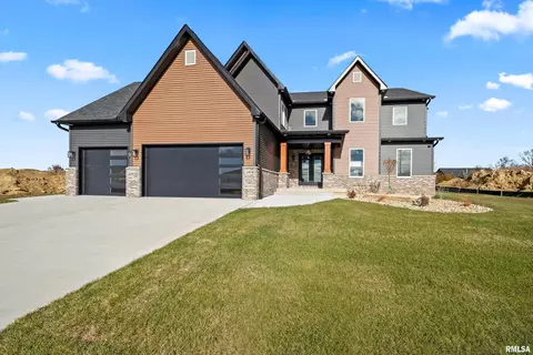 1816 E 59th Ct, Davenport, IA 52807