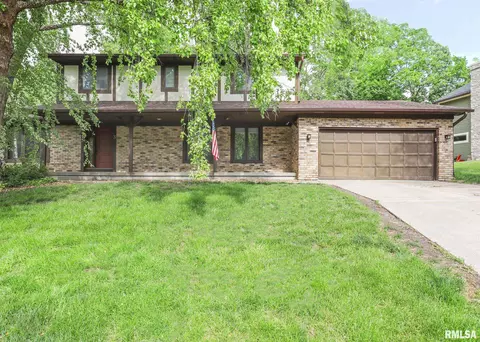 3 Wildwood Trl, Bettendorf, IA 52722