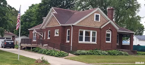 303 Walnut St, New Windsor, IL 61465