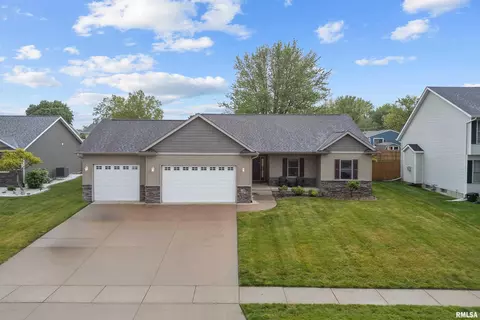 510 W Pinehurst Dr, Eldridge, IA 52748