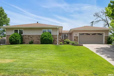 1225 5th St W, Milan, IL 61264