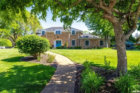 2312 Windsor Dr, Davenport, IA 52807