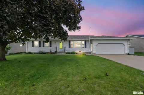 334 W Cedar Lane Dr, Walcott, IA 52773