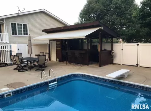 Exterior - 462 Circle Dr, Kewanee, IL 61443 photo 7 of 28