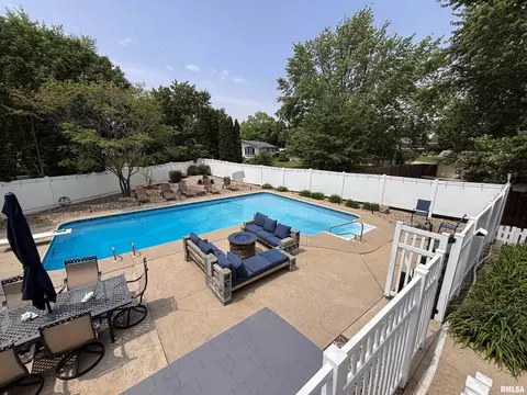 Exterior - 462 Circle Dr, Kewanee, IL 61443 photo 5 of 28