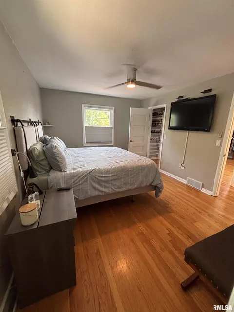 Bedroom - 462 Circle Dr, Kewanee, IL 61443 photo 3 of 9