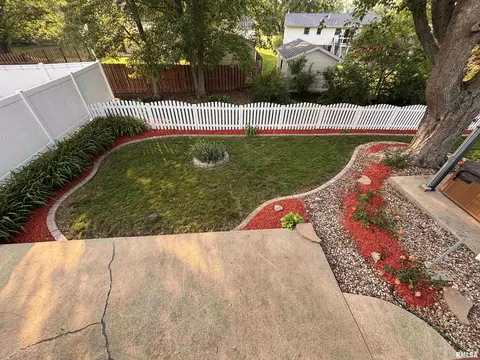 Exterior - 462 Circle Dr, Kewanee, IL 61443 photo 20 of 28