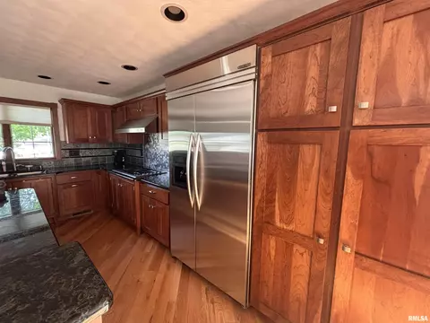 Kitchen - 462 Circle Dr, Kewanee, IL 61443 photo 3 of 7