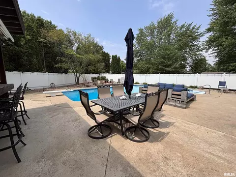Exterior - 462 Circle Dr, Kewanee, IL 61443 photo 12 of 28
