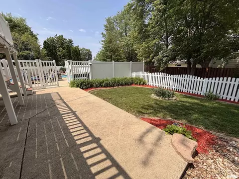Exterior - 462 Circle Dr, Kewanee, IL 61443 photo 22 of 28