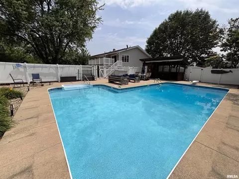 Exterior - 462 Circle Dr, Kewanee, IL 61443 photo 16 of 28
