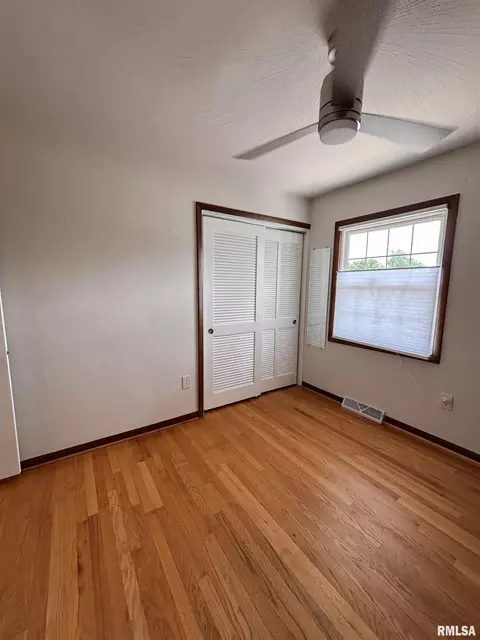 Bedroom - 462 Circle Dr, Kewanee, IL 61443 photo 5 of 9