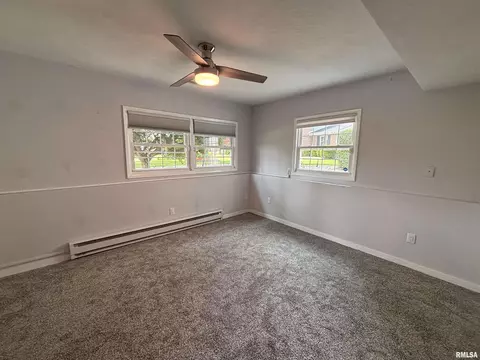Bedroom - 462 Circle Dr, Kewanee, IL 61443 photo 7 of 9