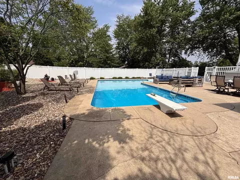 Exterior - 462 Circle Dr, Kewanee, IL 61443 photo 14 of 28