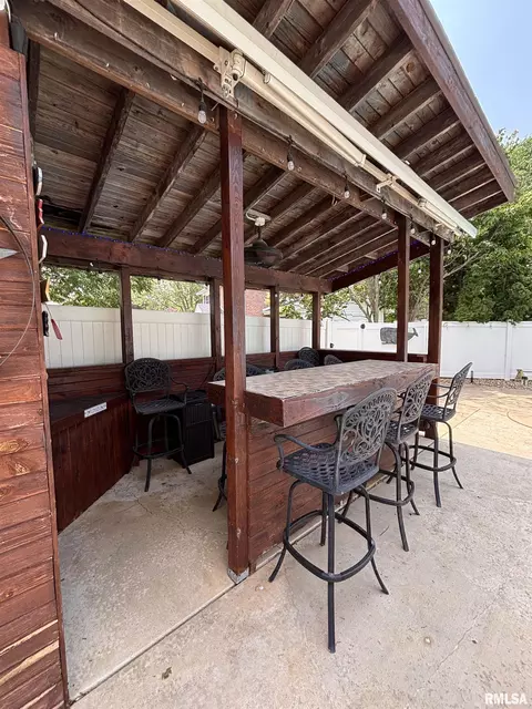 Exterior - 462 Circle Dr, Kewanee, IL 61443 photo 10 of 28