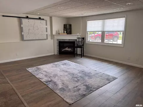 Living - 462 Circle Dr, Kewanee, IL 61443 photo 2 of 2