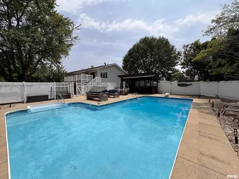 Exterior - 462 Circle Dr, Kewanee, IL 61443 photo 15 of 28