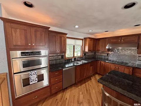 Kitchen - 462 Circle Dr, Kewanee, IL 61443 photo 2 of 7