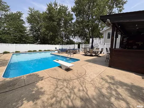 Exterior - 462 Circle Dr, Kewanee, IL 61443 photo 13 of 28