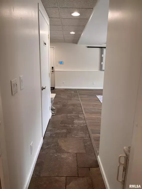 Entry Way - 462 Circle Dr, Kewanee, IL 61443 photo 5 of 5